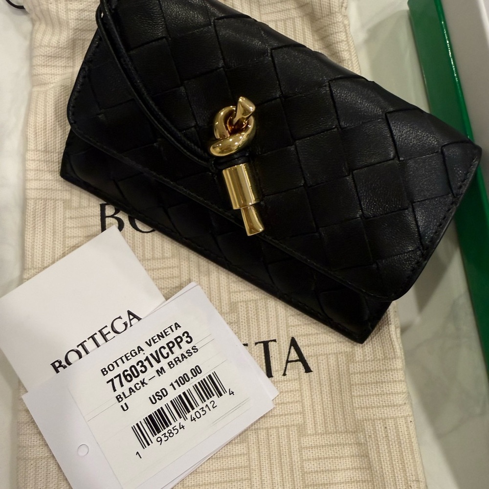 BOTTEGA VENETA
Leather Intrecciato Andiamo Card Holder